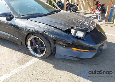 1995 Pontiac Firebird Formula/Trans Am z USA, uszkodzony, nr VIN 2G2FV22P3S2208817